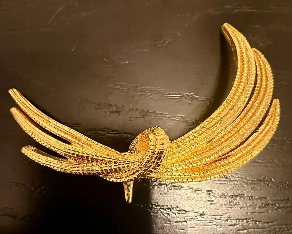 Vintage Signed Monet Gold Tone Textured Spray Brooch